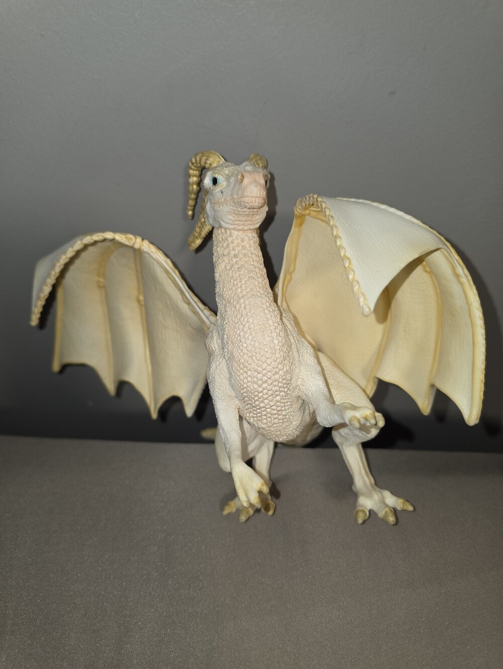 Schleich Bayala WHITE DRAGON FARAUN Fantasy Figure 70418 Eldrador Creature HTF!